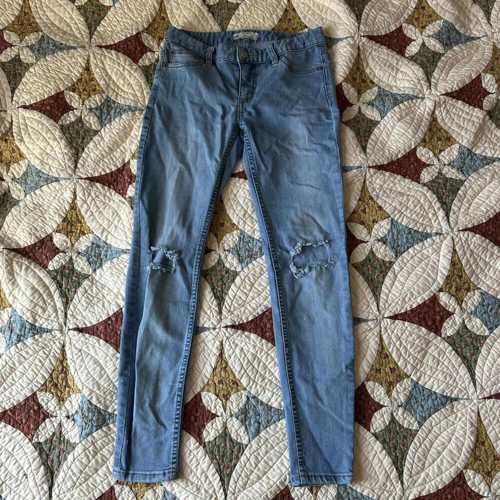Free People distressed blue skinny low rise jeans Size 25” waist